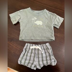 Name your price 🤍 Infant baby carters newborn t shirt shorts green outfit